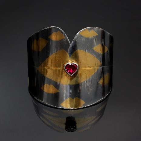 Kiss Cuff 